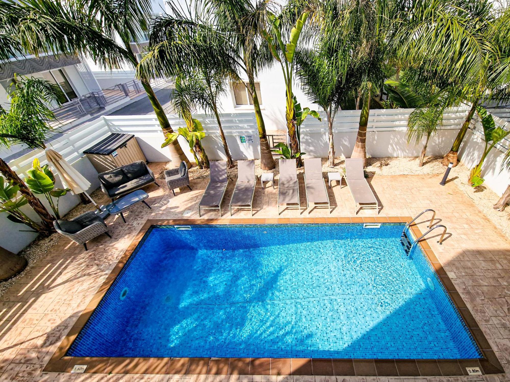 Garden Villa *